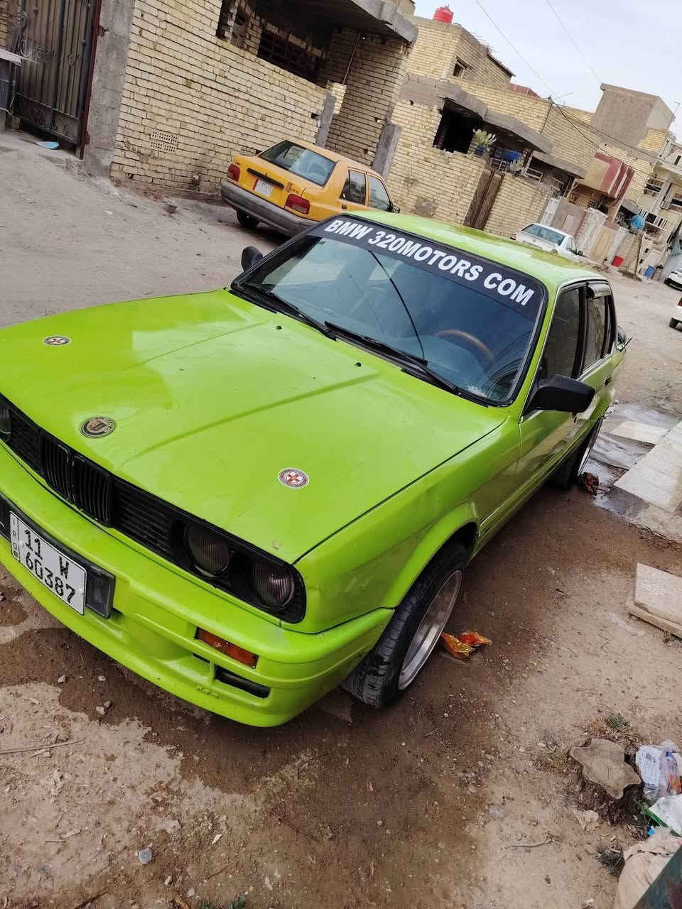 السلام عليكم 
بي ام دبليو زعره موديل 90 
رقم بغداد إنكليزي 
بيع أو مراوس حسب القناعه
سياره جاهزه عده كمبريسر تبريد 
الشراي يتصل أو واتساب 
*********** بغداد, العراق
