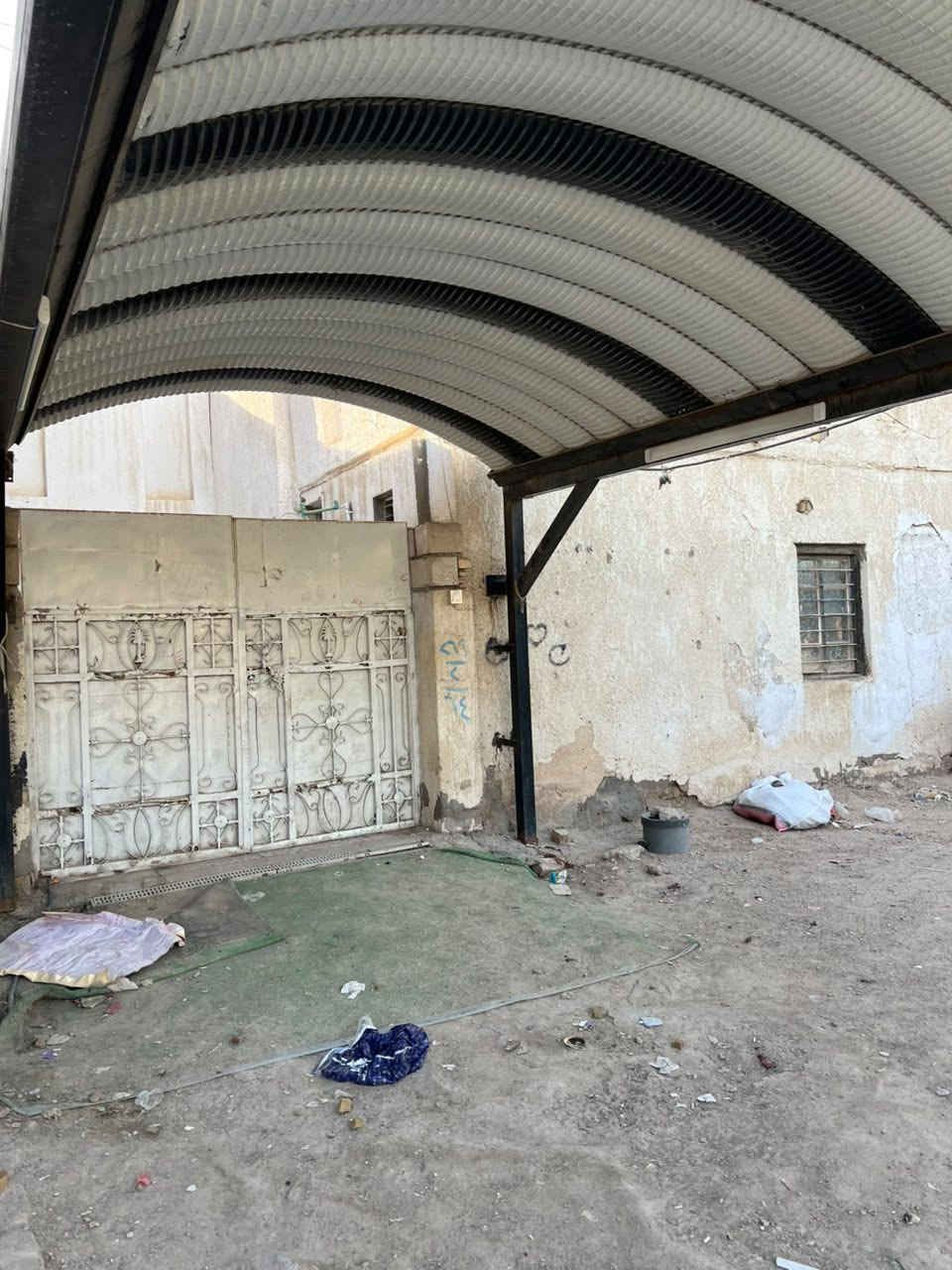 بيت للايجار غرفه 3 ومطبخ ستقبال كبير وصاله حمام2 مساحه 176 اسكان قديم خلف ماس مول رقم الهاتف ***********
