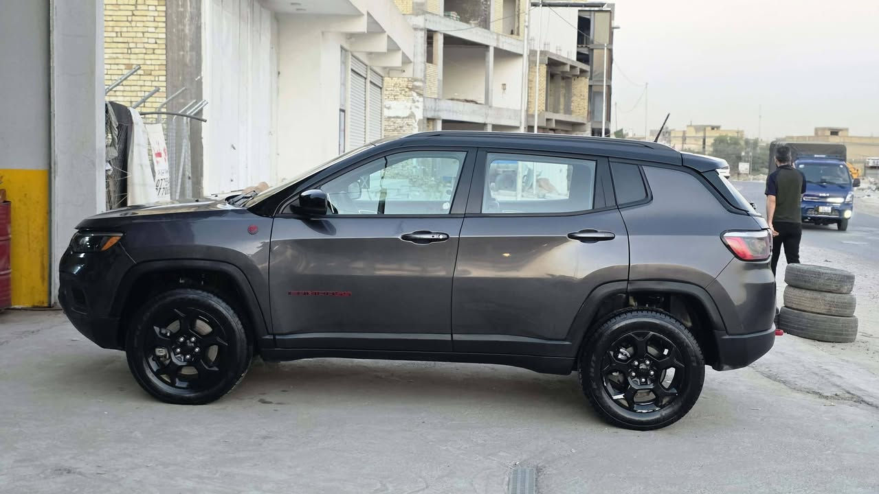 حياكم الله 
جيب Jeep كمبارس فئة الترايل هوك فول للأخير ماعده الفتحة
ماشية 20 الف صور حادث امريكا مرفقه بصور سيارة نظيفة وجديدة جدا 
مواصفات✅️
محرك 2.0تيربو اقتصادي 
بصمة 
كراسي جلد 
انظمة قيادة 4 
حساسات رادار نقطة عمياء تحديد مسار 
شاشة كبيرة 
وهواي مواصفاته بيه 
#السعر145$ بيه مجال بسيط
للإستفسار اتصل ***********
