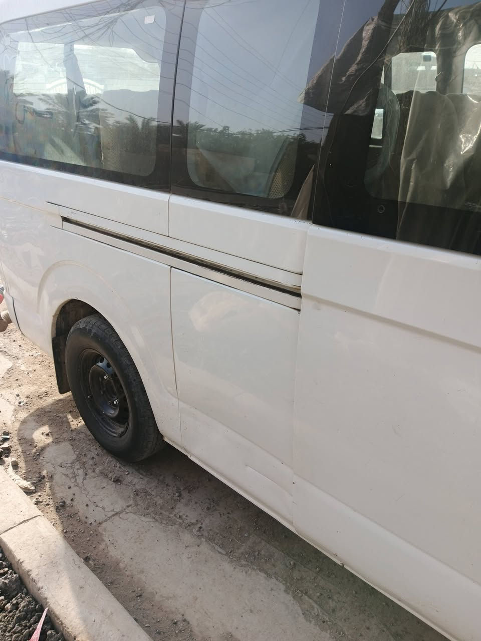 سلام عليكم جنبي H2البيع فقط بدون مراوس سياره خير من الله مكينه وكير واكسل كفاله بيها بس الدواير معمره 
تخم تأير جديد باتري جديد تبريد شغال محور سبلت 
السعر138وبيها مجال الشراي عنواني فلكه سلمان باك
رقمي ***********بي واتساب
