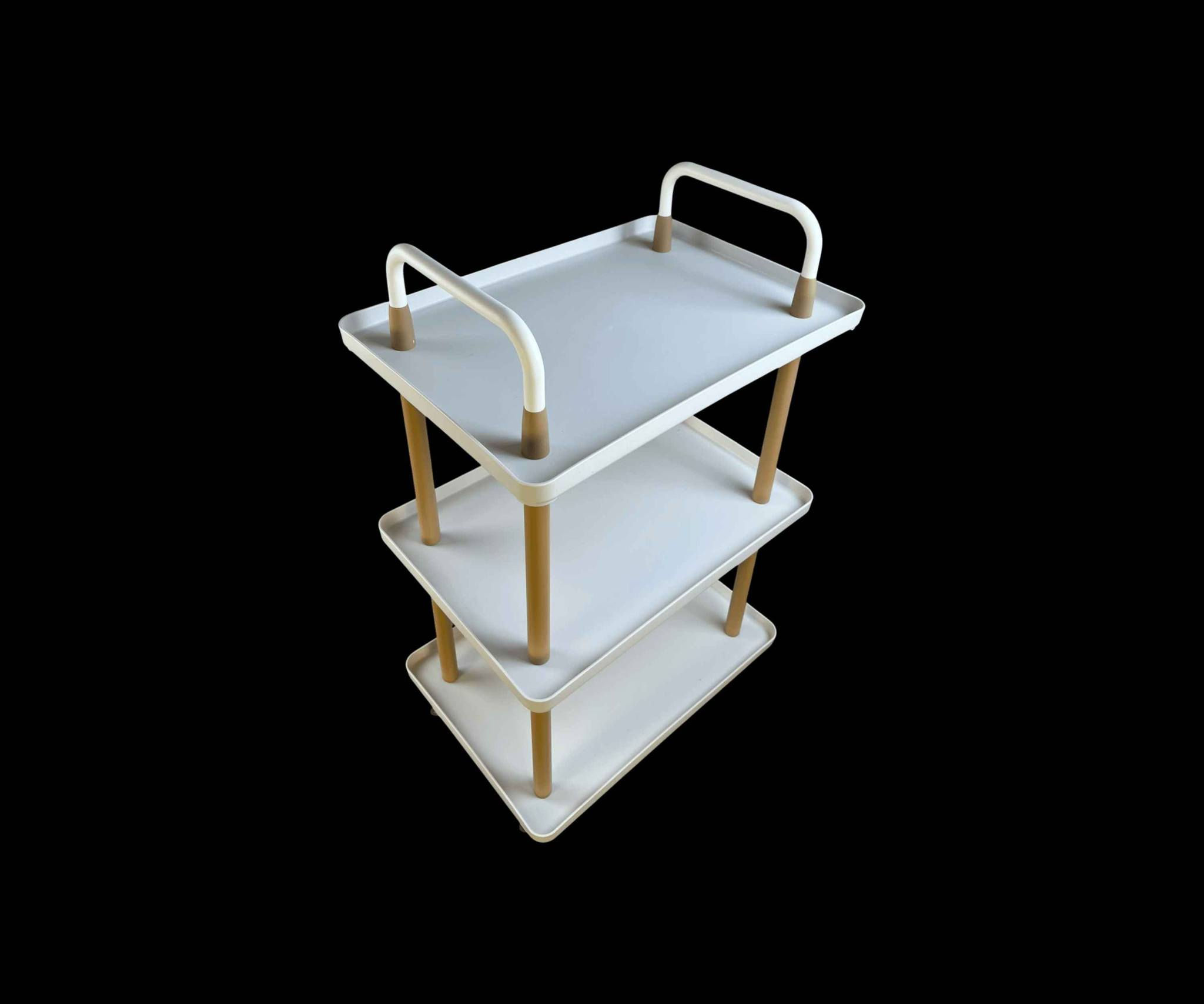 طاولة تخزين متحركة 3 طوابق مع عجلات ومقابض جانبية

الاستخدامات

تُستخدم كطاولة تخزين وتنظيم متعددة الاستخدام داخل المنزل.

مناسبة للمطبخ لحفظ الأدوات، الخضروات، أو أجهزة المطبخ الصغيرة.

مثالية للاستخدام في الحمام لتنظيم مستحضرات العناية والمناشف.

تصلح كعربة تقديم للمشروبات أو القهوة.

مناسبة لغرف المعيشة، غرف النوم، أو المكاتب.

يمكن استخدامها في الصالونات أو العيادات لتنظيم الأدوات.

المميزات

تصميم عملي بثلاثة طوابق يوفر مساحة تخزين كبيرة مع استغلال ممتاز للمساحة العمودية.

مزودة بـ 4 عجلات متحركة لسهولة النقل، مع ثبات جيد أثناء الاستخدام.

وجود مقابض جانبية علوية لسهولة الدفع والتحكم بالحركة.

رفوف بحواف مرتفعة تمنع سقوط الأغراض أثناء التحريك.

مصنوعة من خامات متينة وخفيفة الوزن.

تصميم أنيق بلون محايد يناسب مختلف أنماط الديكور.

سهلة الفك والتركيب بدون الحاجة لأدوات معقدة.

المواصفات الفنية:

- عدد الطوابق: 3

أبعاد المنتج:

- الطول: 50 سم
- العرض: 35 سم
- الارتفاع الكلي: 85 سم
- الارتفاع بين كل رف والآخر: 30 سم

محتويات الصندوق

3 رفوف تخزين.

أعمدة التثبيت.

4 عجلات متحركة.

مقابض جانبية.

مسامير وملحقات التركيب.

مفتاح تركيب.

دليل تركيب.

الملاحظات

قياس الكارتون:

- الطول: 58 سم
- العرض: 10 سم
- الارتفاع: 39 سم بغداد, العراق


**إذا كنت صاحب هذا الإعلان وتريد حذفه لأي سبب، رجاءا أرسل رسالة إلى الدعم الفني**