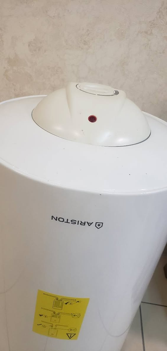 السلام عليكم  سخان الشقه البلادي  بي كسر داخلي ماعرف منين بالضبط وممنظفي ابد  مع الهيتر الاصلي مالته اريدة ب٢٠ الف


**إذا كنت صاحب هذا الإعلان وتريد حذفه لأي سبب، رجاءا أرسل رسالة إلى الدعم الفني**