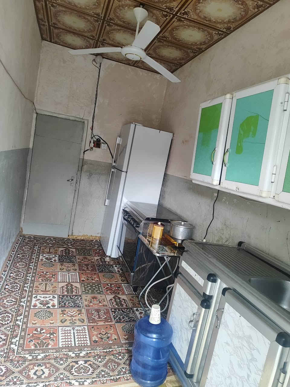 تنزيلات بسبب الامطار
بيت للبيع المساحه 60م غرفه وصاله ومطبخ وصحيات وستقبال السعر 20مليون مراجعة مكتب  الخزعلي للعقار ***********
