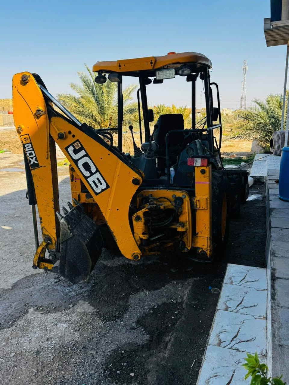 السلام عليكم حفاره جي سي بي هندي للبيع المكينه كلك بدون اوراق مكينه خير من الله  سعر 100 وبيها مجال بصيط التواصل ***********
