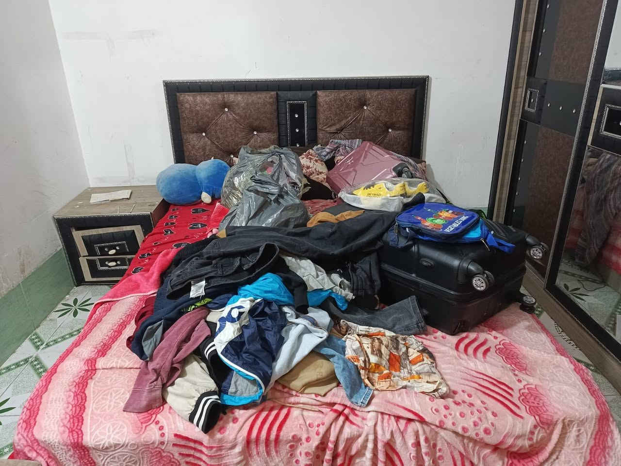 السلام عليكم ورحمة الله
عندب اثاث مستعمل بيت كامل 
راح انزل صور و الي يحب يتصل او واتساب و يدلل
***********

ايضا مبرادات ٣ ثنين حديد 
واحد بلاستك 
دراجه رياضه
