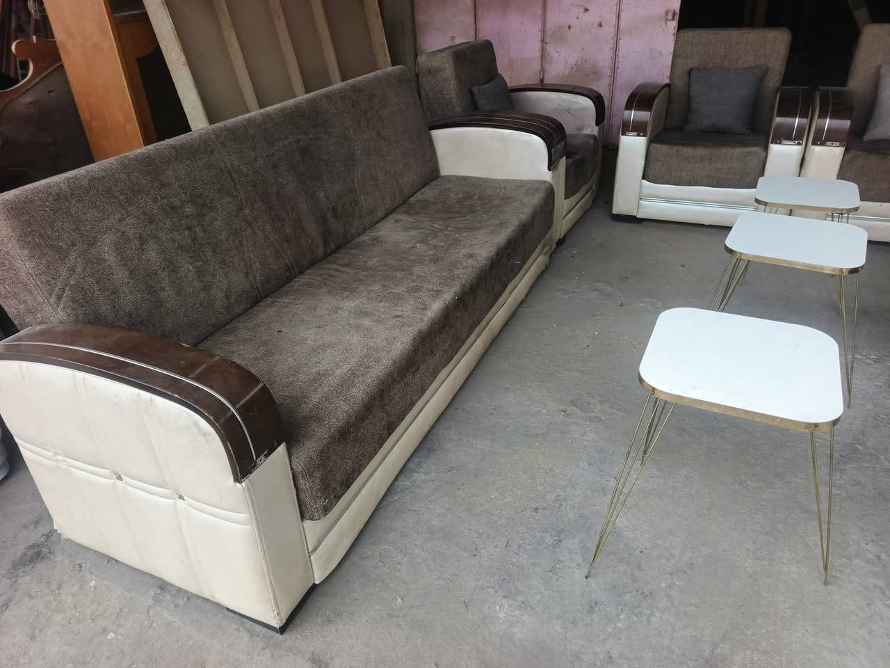 #تخم 10 مقاعد تركي سرير ومخزن 
نظيف جدا مع ماصات وكوشات 

 #العنوان  // الحمزة الغربي __ قرب تقاطع معمل السكر 

***********
