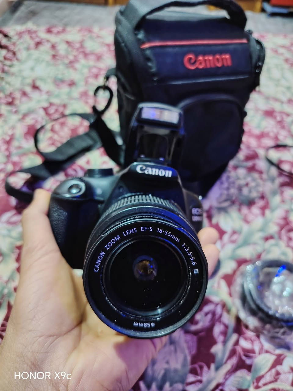 كامره جديده نضافتها 100 %
مشتريها قبل 10 تيام ما مصور بيها 
سعرها 350 وبيها مجال 
مكان بصره قرنه شرش 
 ***********
