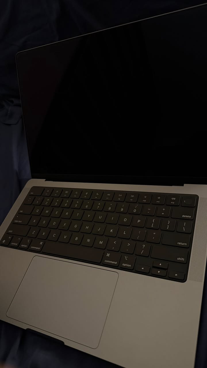 Macbook pro M2 pro
512GB Hrad
16GB Ram
120HZ 
كامل ملحقات شاحن وكارتونة 
للتواصل خاص او على الواتس
***********
