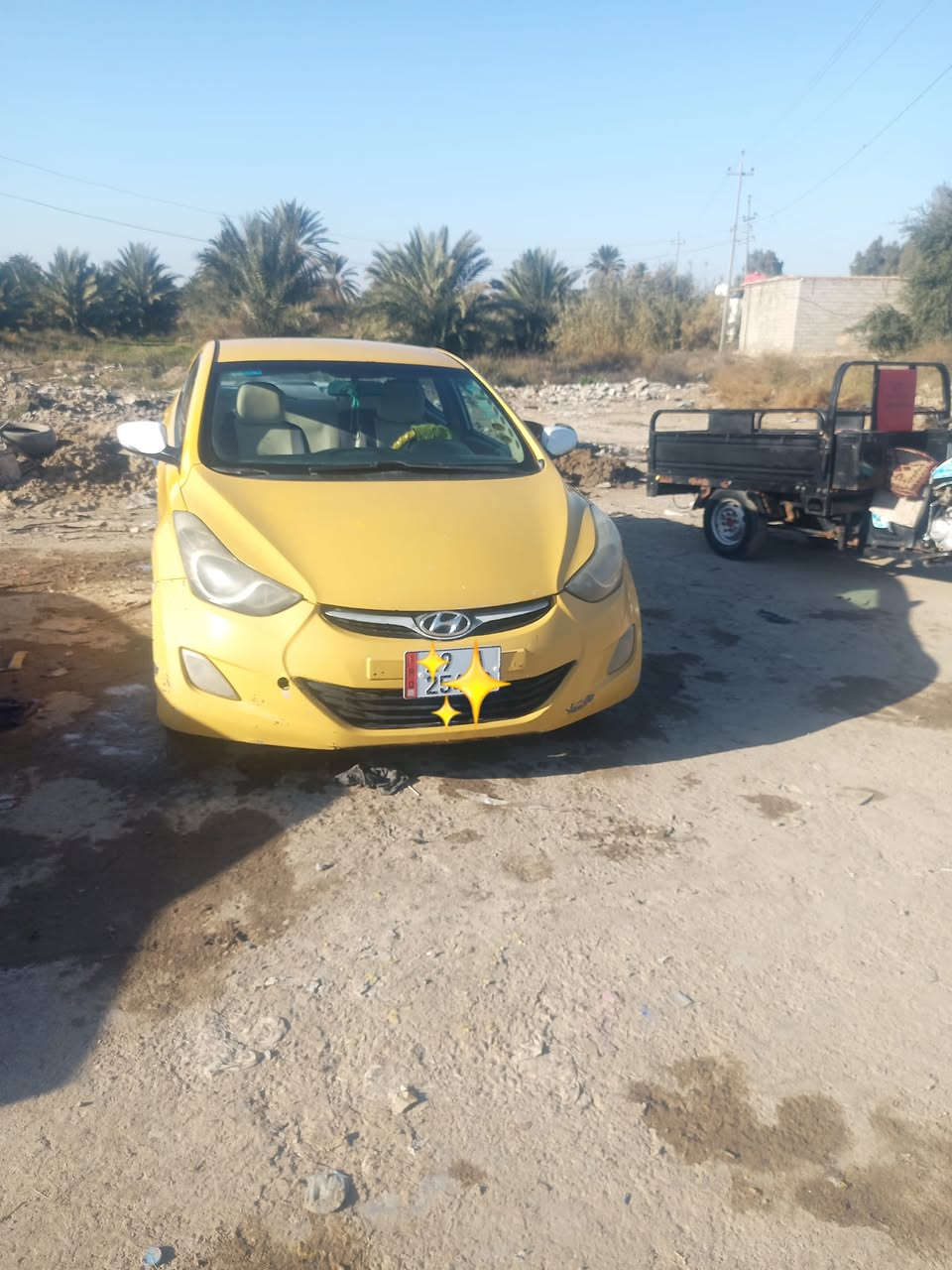 السلام عليكم الانتره خليجي للبيع موديل(2014) مصفره هيئه وغرمات سياره بسمي تخم تايرات جدد محرك حداديه كير محرك 1600 اتو مكفولات دوشمه جديده حادثهه الجاملغ الخلفي السعر ٩٠ وبيه مجال (***********)  لاتصال
