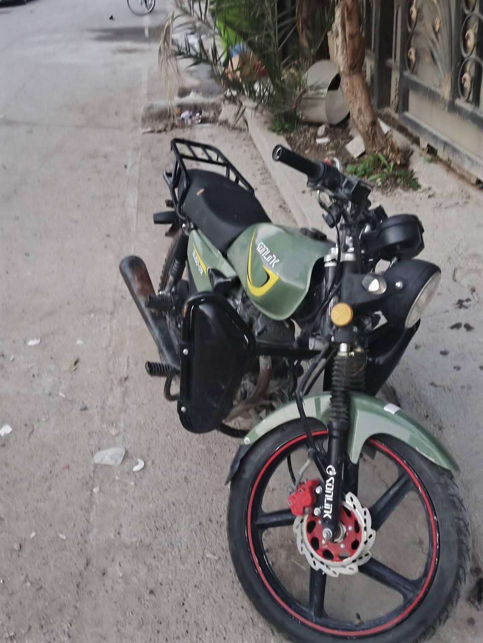 سلام عليكم دراجة سونك ماكس للبيع  نضيفة كلش كهربائيات كلهن شغالة هورن اشاير لايت كلة شغال دراجة ممتعوبة اوراقها كاملة  بصمة الدراجة تشغيل عن بعد  مكاني بغداد الدورة سعرها 775 قفل رقمي للشراي فقط ***********
