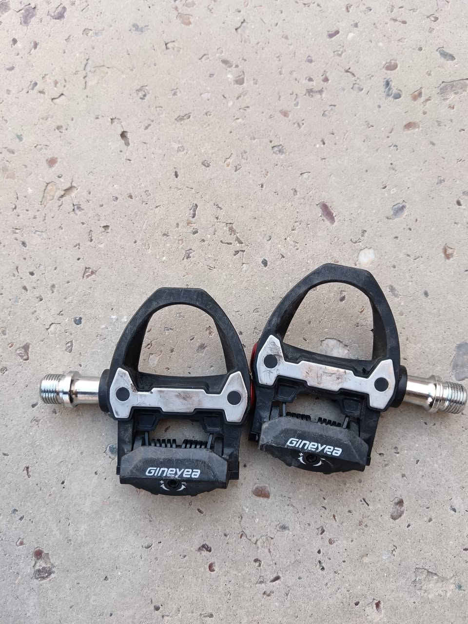 للبيع 🚴‍♂️
حذاء دراجة قياس 42 مع بدالات من شركة Gineyea.
الحالة: مستعمل ونظافة تقريبًا 80٪.

📦 البيع سيت كامل (حذاء + بدالات).
💰 السعر: 30 ألف دينار.

📍 الموقع: بغداد – البياع
📩 للتواصل خاص.


**إذا كنت صاحب هذا الإعلان وتريد حذفه لأي سبب، رجاءا أرسل رسالة إلى الدعم الفني**