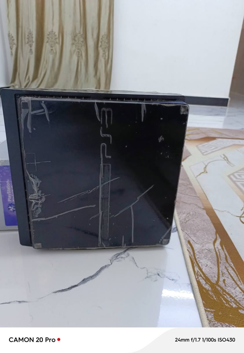 السلام عليكم ps3 اسلم ماداخل تصليح نضيف هارد داخلي 350 جيجا
ملاحضه جبتله تحويله HD  لأن بي مشكله بالمكان  HD وهسه أشتغل طبيعي  على دقه 1080 HD الجهاز ماداخل تصليح  وشغال 100 على 100 ملحقاته كامله، 2 جوستك ملاحضه  ثنينهن الجوستكات بيهن خلل بواحد من الشفتات 
السعر 105 وبي مجال بسيط تجي تفحص على راحتك واذا جهاز مو شغال يرجع ونطيك بي ضمان يومين الرقم
 ***********

