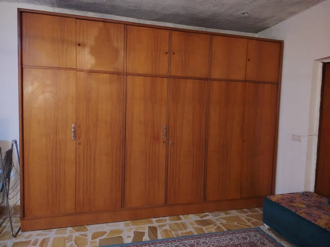 كنتور ٦ أبواب  ملحق خارجي تكمة داخل خارج صاج معاكسة ٥ ملم الظهر جرجوبة انجين قبغ وفرش بلوك بورد للبيع سعره ٥٠٠ بيع مستعجل بي مجال بسيط  ‭٠٧٧٠ ٥٨٥ ٧٠٩٠‬
