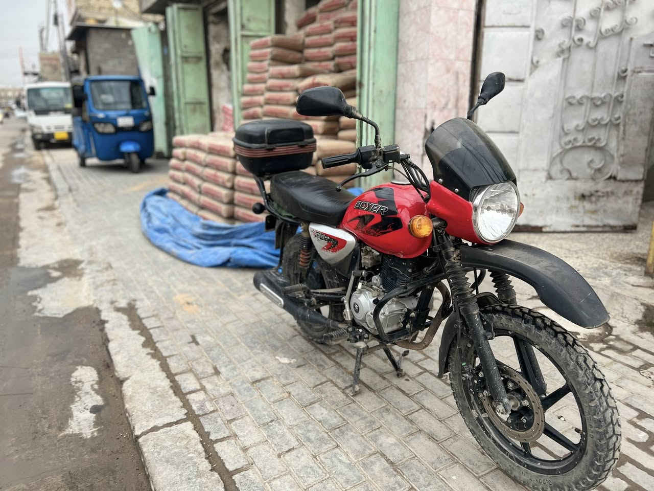 السلام عليكم دراجة بوكسر للبيع موديل 23 مكفولة كفالة عامة مرقمه تحويل ثاني يوم السعر مليونين وربع  ￼2250 وبيها مجال العنوان 
بغداد الدورة أبو دشير 
رقم الهاتف ***********￼￼
