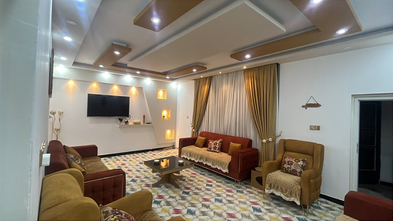 بيت مع قطعه 200متر
المساحه الكليه 414
الطابق الارضي 
استقبال 7في 4
مطبخ 4في 5ونص 
حولي 5في 8
غرفتين نوم 5في 4
مع مجمع صحيات كامل 
مناور عدد 2

الطابق الثاني 
اربعه غرف نوم وحده منهن 7في 4
الباقيات 5في 4
مجمع صحيات نفس الطابق الارضي وحولي نفس المساحه عدا فره درج 
مع بيتونه
سنه البناء 2021
سند25

للأستفسار الاتصال على الارقام
***********
***********

العنوان/الراشديه/قرب جامع عبد الكريم ابو غازي
