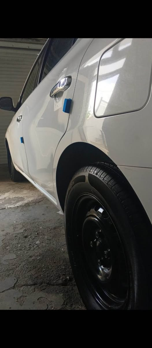 نیسان سەنی 2019
تەنها 98 هەزار ڕۆشتوە زۆر زۆر تازەیە
بەس بۆنیدی بۆیاخە بێ ناو گرتن 
تایەی تازەیە ڕۆن و هایدرۆلیکی تازەیە
عەزێت نەدراوە سەیارەی بەر خۆر نییە 
جەگ و سپێری دانەگیراوە
بەناوی خۆمەوەیە
سەنەوی هەتا ٢٠٣١ تازەیە 
نرخی ١٠٦ گەڵاو مەجالێکی برایانە 
                           *********** - *********** السليمانية, العراق
