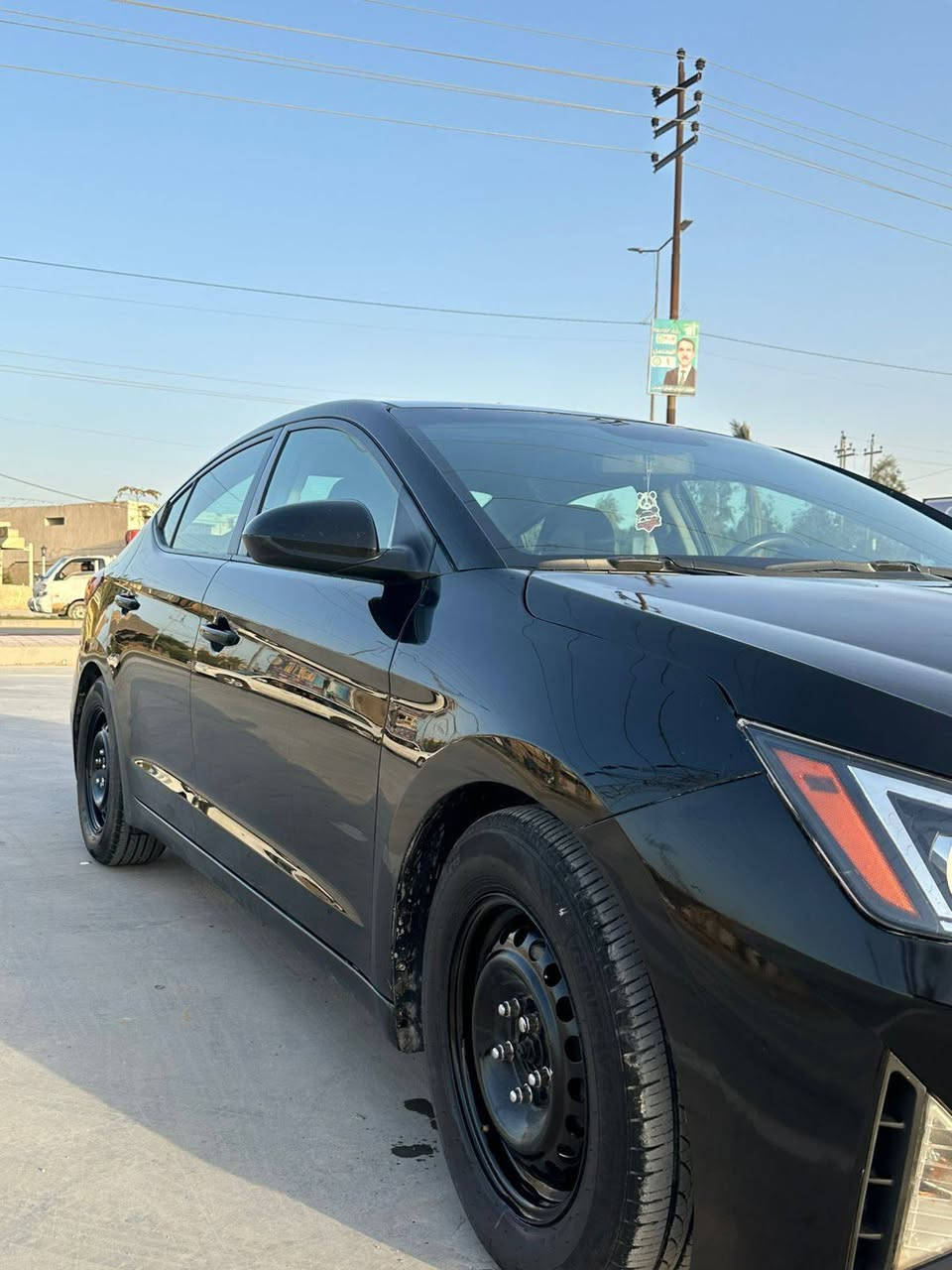 النترا ٢٠١٩ رقم نجف باسمي
حادثها جاملغ جهة السايق وشوية من البنيد مصبوغات
وبيها باب الورة الصدر كلير 
سيارة جاهزة للاخير
ما ناقصة برغي
ادامة منظومة بانزين وبطارية ودسكات جدد وتخم تاير 
وادامة كاملة للسيارة 
رقم الهاتف ***********
