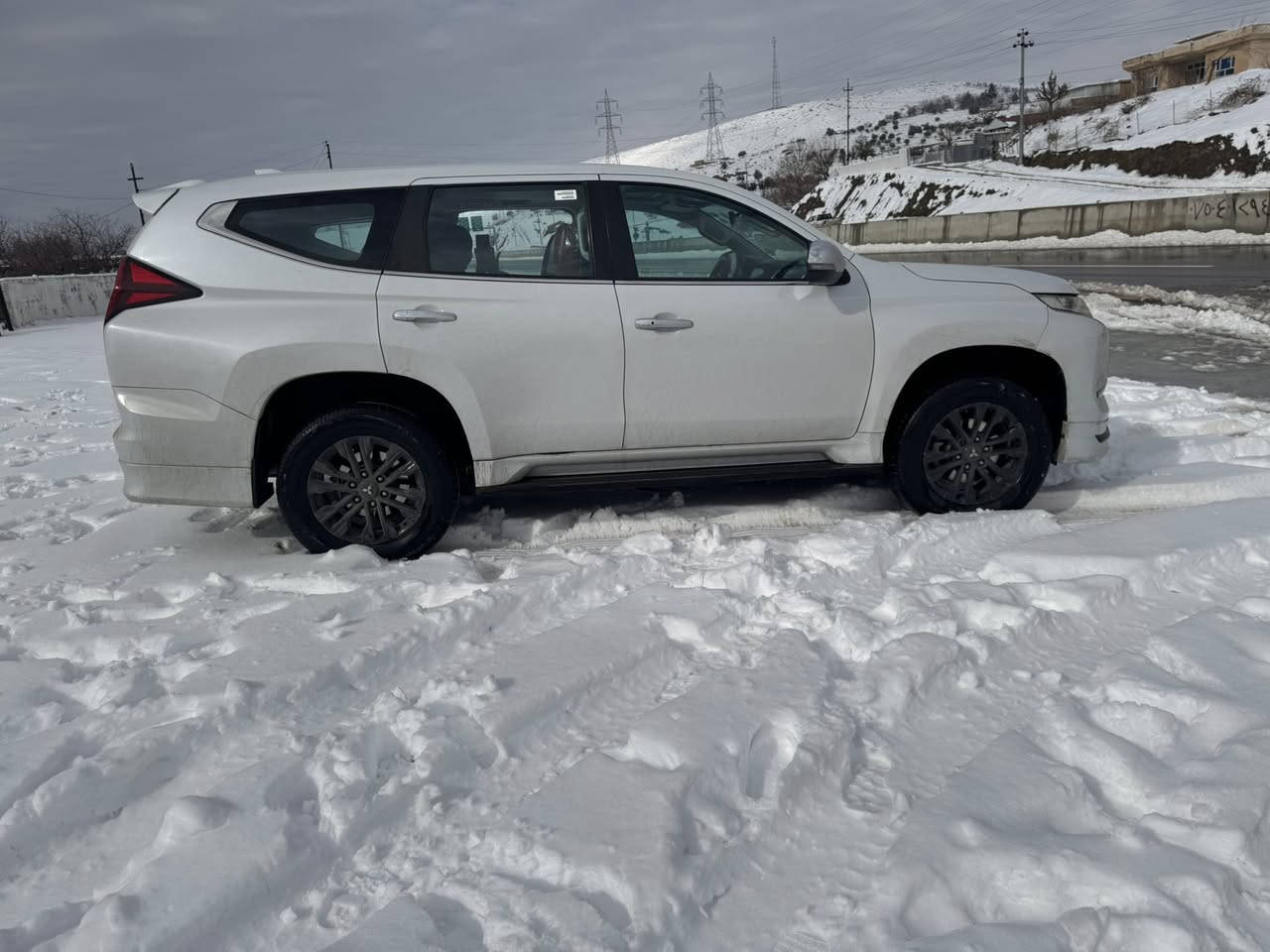 باجيرو سبورت خليجي 2020 سنويه بسمي مكفوله من الصبغ و الفتح و التبديل
محرك 3000 سته سلندر كير 8 نمر 
7 راكب 
بصمه ابواب وتشغيل 
فتحه سقف
حساس امامي خلفي جانبي
مري كهرباء وشفط
لايت زينون و متحرك ويه لستيرن بلاد
اوتو هول  
كروز سرعه 
داخل جلد احمر بلاد 
وضيعيات قيادة 2 ويل و  4 ويل ثلج وطين 
نزول منحدرات 
ماشيه 96
مكاني بغداد السيدية 
السعر 215
***********
اراوس جارجر فقط موديل 20 وفوك
