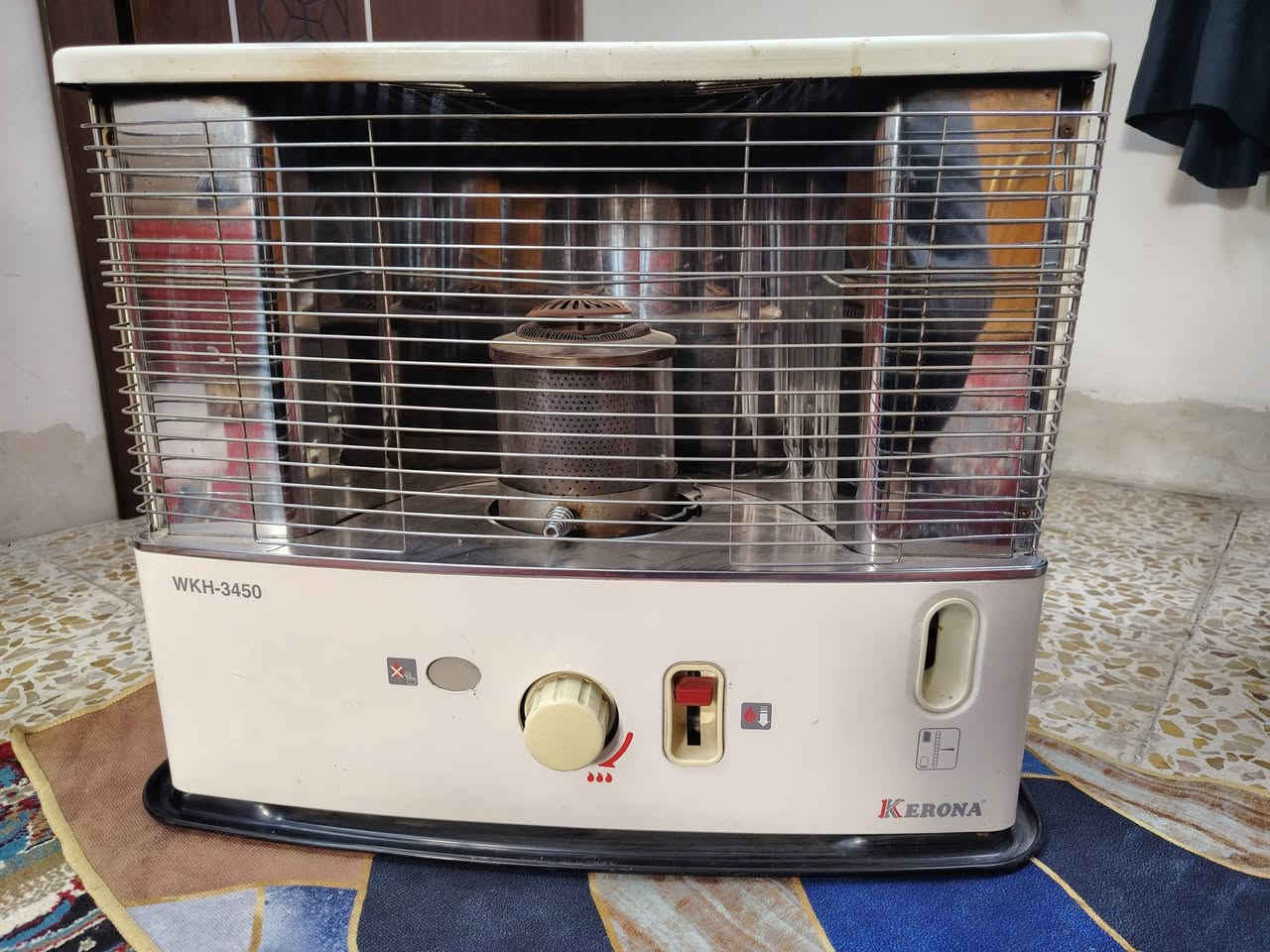 س ع صوبه كيرونه ياباني الأصلي شرط لاهيس بس شويه اطلع غاز و كل عيب مابيه فول نضافه السعر ١٠٠ وبيها مجال مكاني كركوك حي  غرناطه شراي اتصل ***********
