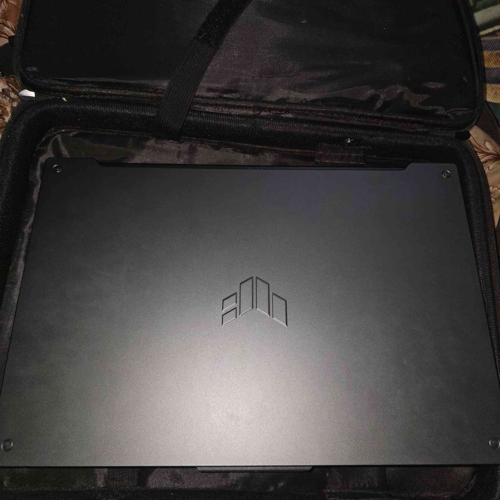 🔥 للبيع ASUS TUF Gaming F17 بحالة ممتازة (شبه جديد) 🔥

المواصفات:
✅ الموديل: ASUS TUF Gaming F17 (FX707ZC4)
✅ المعالج: Intel Core i5-12500H (الجيل 12)
✅ كرت الشاشة: NVIDIA GeForce RTX 3050 سعة 4GB
✅ الرام: 16GB DDR4 بسرعة 3200MT/s
✅ التخزين: SSD NVMe سعة 512GB
✅ الشاشة: 17.3 إنج FHD بدقة 1920×1080 وتردد 144Hz (Adaptive Sync)
✅ نظام التشغيل: Windows 11 Pro أصلي
✅ Wi-Fi 6
✅ MUX Switch
✅ إضاءة كيبورد RGB

حالة الجهاز:
✔️ نظيف جدًا واستخدام شخصي.
✔️ بدون أي أعطال أو صيانة.
✔️ الشاشة والكيبورد والبطارية وجميع المنافذ تعمل بكفاءة.
✔️ مناسب للألعاب، التصميم، المونتاج، والبرامج الهندسية.

📦 الملحقات:

- الشاحن الأصلي.
- حقيبة اللابتوب.
- ماوس لاسلكي (Wireless Mouse).

💰 السعر: 950,000 دينار (قابل للتفاوض بالمعقول)
📍 الموقع: بغداد / الدولعي
📞 للتواصل: ***********
