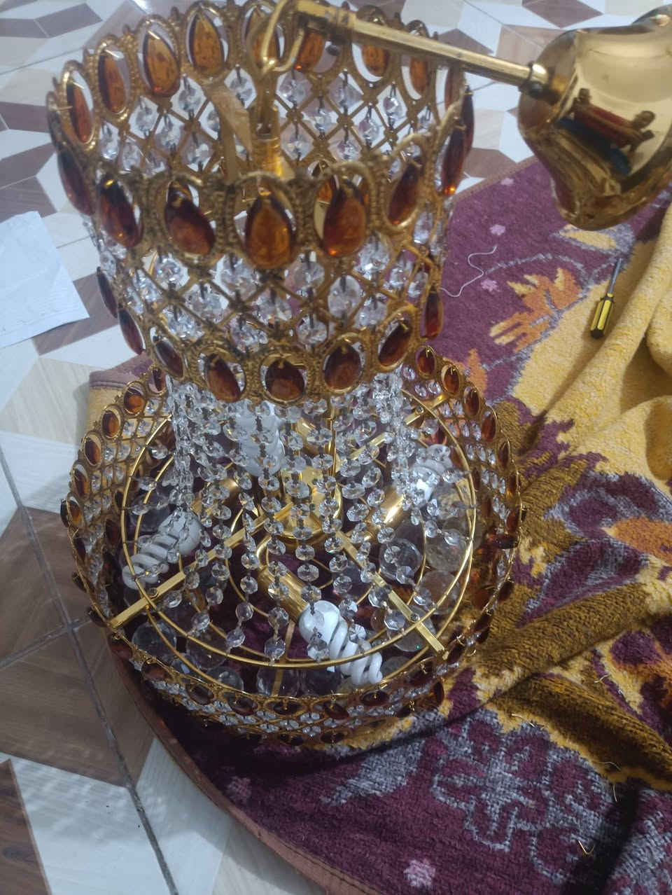 للبيع ثريه حجم كبير وبراكيتات جدار كريستال بابل ابو غرق ***********
