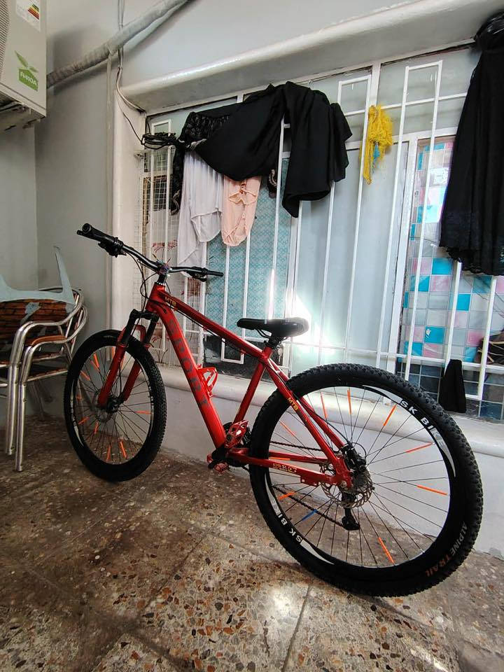 السلام عليكم بايسكل للبيع رياضي جبلي حجم29
السعر 80وبي مجال بسيط
بايسكل نقص فقط بيم لتاير الخلفي
للاستفسار و الاتصال على الرقم(***********)
واتساب
