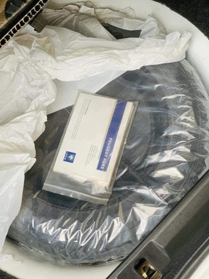 السلام وعليكم بيجو بارص موديل 24 كفالة عامة من كلشي ماشية ٢٤ الف سبير منازل ب اسمي تحويل ثاني يوم سنوية وهزة وارقام جدد مكاني بغداد حي الاعلام  اتصل وبخدمتك ***********
