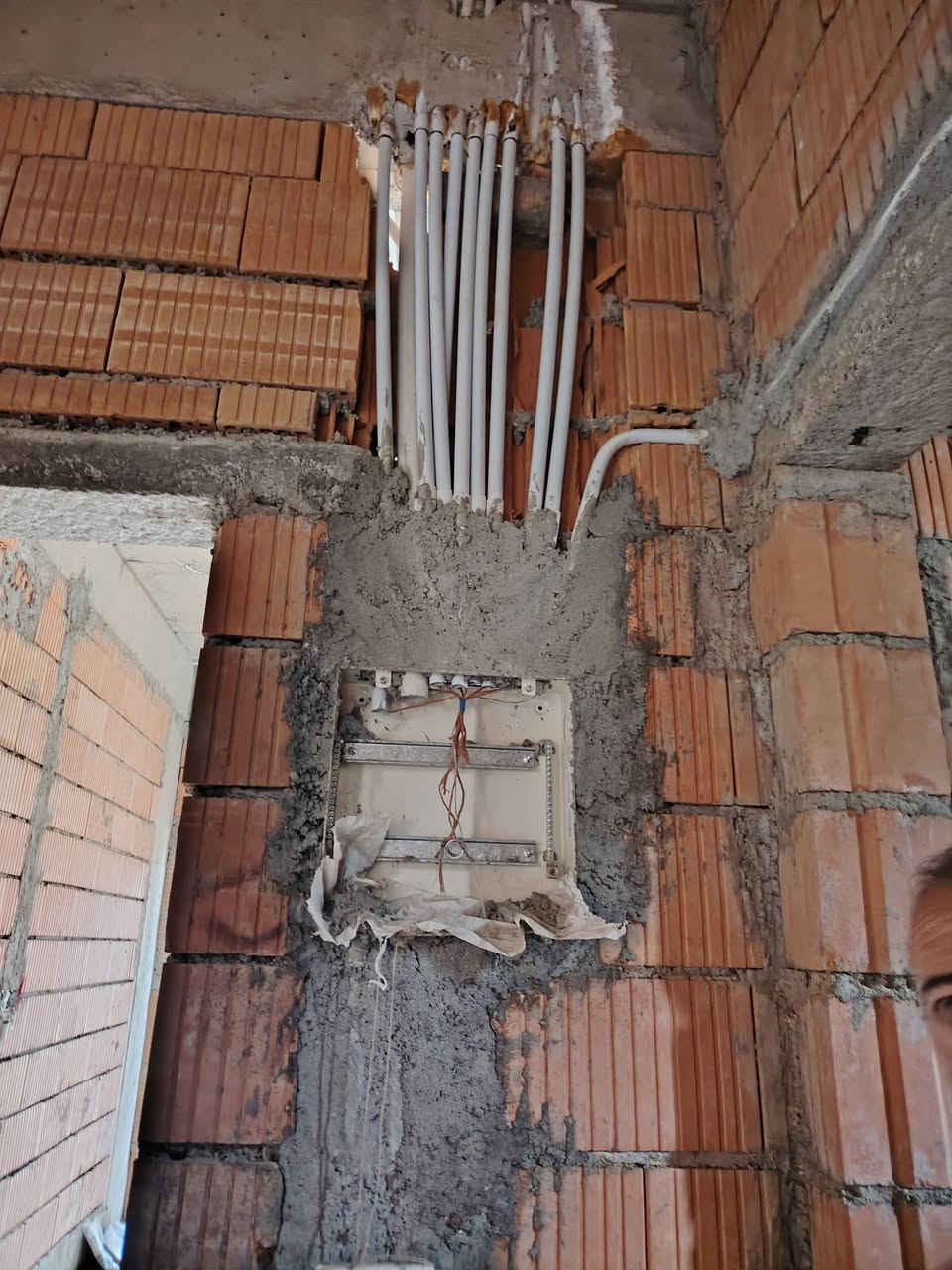 سلام عليكم
نشتغل تائسيس كهرباء هندسي بيت ومحلات عمارات بسعر مناسب وتصليح عطلات كهرباء بيت قديم وأصلح بورط ونسحب كهرباء رئيسي بسعر مناسب ***********
