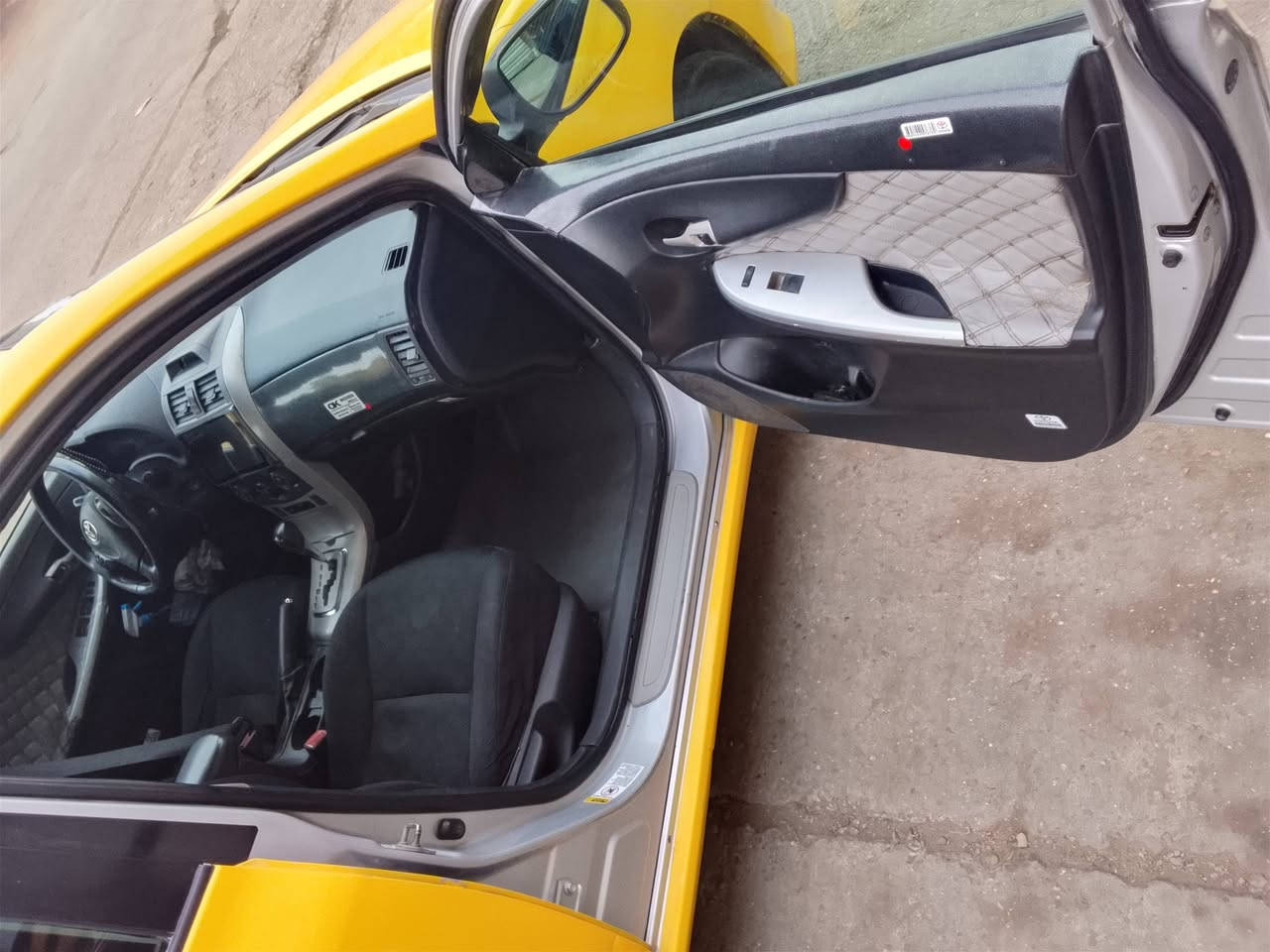 السلام عليكم
للبيع كورلا موديل 2010 سيارة نظيفه بمعنى الكلمه 

وارد امريكي  الحادث باب السائق ونص الدوسه 

كير محرك نظيف كهربائيات شغاله 

تبريد شغال 

رقم بغداد انكليزي هزه جديد 

سنويه بأسمي هيئة غرامه صفر  

تحويل ثاني يوم

مكان السيارة الاعظمية

السعر95

***********
