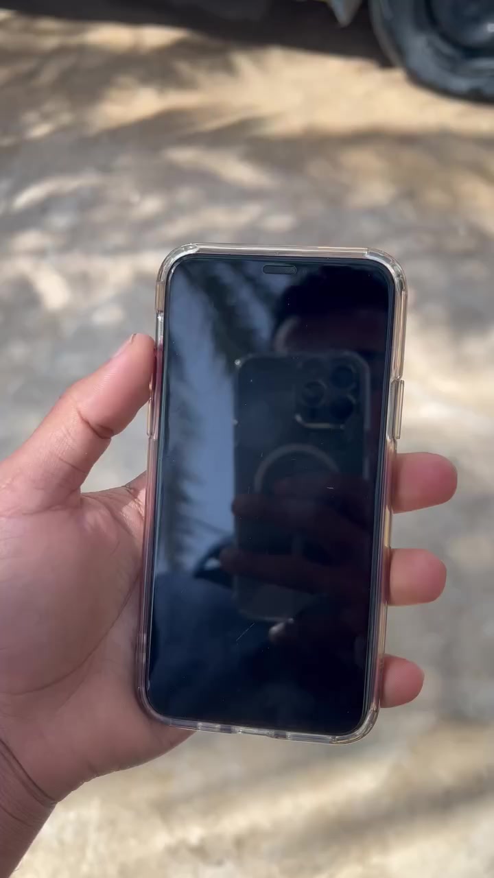 ١١ برو نضيف كلش وتر ما بدل بي شي بطاريه ٨٠ ذاكره ٢٥٦ تخطي حدثته وصار هيج ليفيده يجي خاص سعره مناسب  ***********
