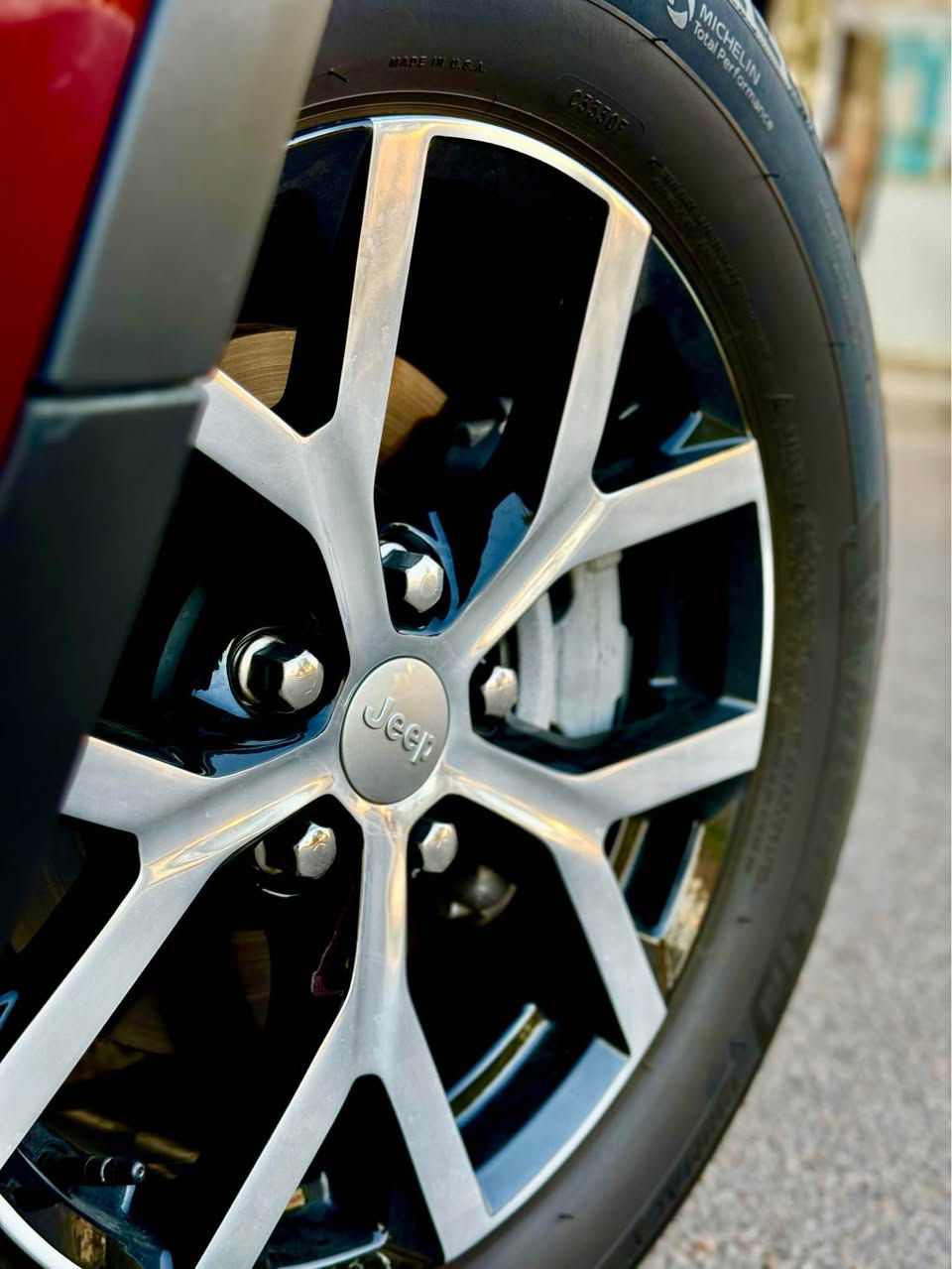 جيب 2024  لمتيد وارد
 امريكي كلين تايتل مكفوله
جديده معنى الكلمه مال جناي حصرا  
موديل :2024
5 راكب المرغوب 
رقم بغداد
المحرك : V6.  3.6L
العداد :7 الالف ميل فقط

المواصفات:
. بنوراما دبل سلايد
* دفع رباعي 4x4. 
* رادار امامي مع مانع تصادم. 
* تحذير الخروج عن المسار . 
* تحذير النقطة عمياء 
* إنارة محيطية. 
* مرايا تعتيم ذاتي
* ⁠خزن ميموري 3 وضعيات.   
* شاشه كبيرة 10.1 انج . 
* نظام الخرائط (GPS).
* لوحة القيادة بقياس 12 أنچ. 
* كير شفتر بالستيرن. 
* المصابيح الأمامية LED.
* ⁠داخل صاج ملكي 
* ⁠مري جانبيه قلاب وي ال R
* ⁠باب خلفي كهرباء 
* ⁠هيتر مري جانبيه 
* دخول ذكي. . 
* تشغيل عن بعد..
* المقاعد الأمامية كهربائية كشنات جلد
* ⁠تسخين مقاعد امامي خلفي 
* حساسات خلفية. 
* 5 راكب.
* تدفئة ستيرن. 
* مانع تصادم خلفي.
* محدد سرعة. 
* نظام التشغيل والاطفاء الاوتوماتيكي 
ا( Auto Start System ).
مكان السياره بغداد المنصور 
رقم صاحب سيارة ***********

 ملاحضه /كارت تحكيل كد اصبع سبب التحميل بغداد, العراق
