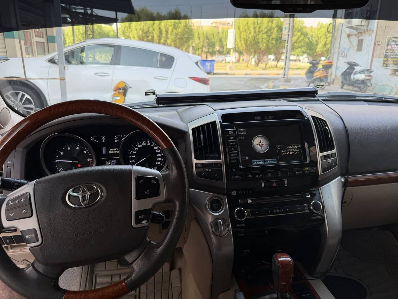 للبيع او مراوس
لاندكروز للبيع 
#vxr
محرك:5700 
رقم:بغداد انكليزي باسمي 
مكينه كير كافله 
بيهه شبر صبغ 
مكان السياره واسط الكوت مركز المدينه 
السعر 395 وبيها مجال 
للاستفسار :***********
