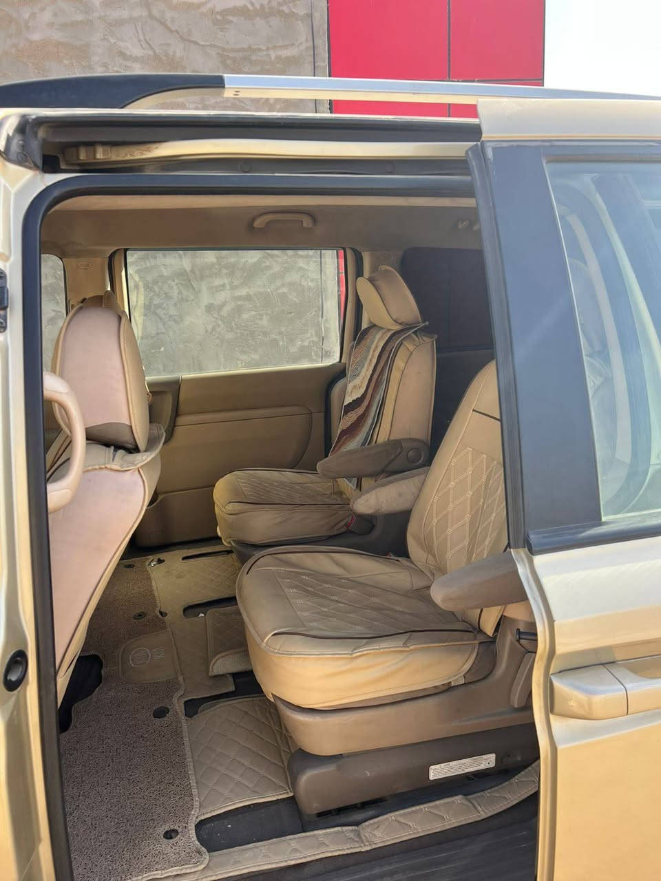 السلام عليكم رمضان كريم عليكم
كيا سيدونا امريكي موديل. 2011  
سياره جديده وجاهزه للاخير 
مكينه كفاله بشرط جديده الاخير  
كير 
حداديه
تخم تاير
السياره كفاله عامه 
ماشيه 114 الف حقيقي بعده جديده وضع الشركه 
بابل الشوملي 

السعر150 $ وبيها مجال 

***********
