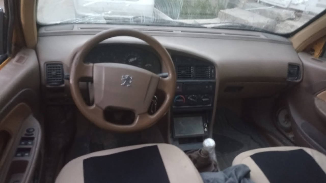 سلام عليكم
راح اكتب تفاصيله ونواقصه وقره المنشور 

بيجو الميس مديل 15 
سياره عضمته تخبل وهاي صوره ممغسوله 
تبريد وتدفئه فول كهرباء بلاديه 
شاير مري تريشه صندوك شغاله 
لا ضربه ولا تبديل 
سنويه ال28
بغداد ألماني 
شرط شرط عقد مروري 

نقوصاته 
سياره مكينه ناعمه بدايه تبخير 
الثاني يفلت 
بيه البنيد يراد تطبيك 
ويرادله تنفيس بريك بيه نص بريك هسه 
السعر 29 ومجال حك التقدير 
مكاني بغداد البلديات 
***********
