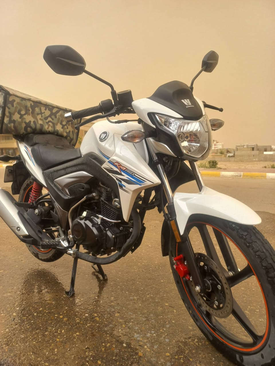 من رخصة صاحب الكروب 
للبيع نقدا أو بالتقسيط
ماطور نوع هاوجي موديل 23 مرقم وسنوية باسمي موطور مستخدم 6 أشهر شرط مكفول محرك واي شيء بيه الاتصال واتس ***********
