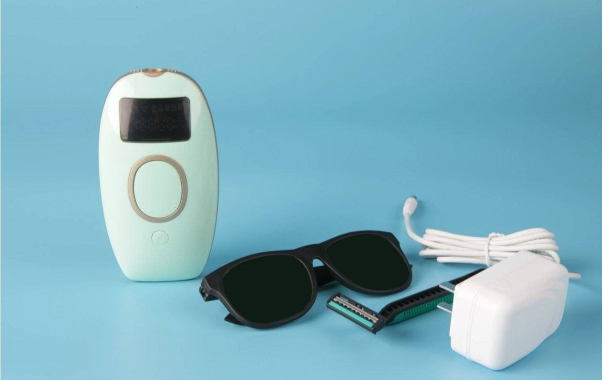 وداعاً لمراكز الليزر المكلفة.. عيادتكِ المتكاملة في منزلك! ✨
هل سئمتِ من حجز المواعيد والانتظار الطويل؟ هل تبحث عن حل نهائي وفعال للتخلص من الشعر الزائد بخصوصية تامة؟
نقدم لكم أحدث إصدار من جهاز IPL Hair Removal – التقنية الأسرع والأكثر أماناً لإزالة الشعر من الجذور وبدون ألم.
لماذا هذا الجهاز هو الخيار الأفضل لكِ؟
تقنية الـ IPL المتطورة: يعمل بنبضات الضوء المكثف التي تستهدف بصيلة الشعر مباشرة لمنع نموها مجدداً.
999,999 ومضة: (مليون ومضة تقريباً) تعني أن الجهاز سيبقى معكِ لسنوات طويلة جداً، ويمكن استخدامه لأكثر من شخص.
5 مستويات للطاقة: تحكم كامل يتناسب مع حساسية بشرتكِ ومختلف مناطق الجسم.
وضعين للوميض: (يدوي للمناطق الدقيقة، وتلقائي للمناطق الواسعة مثل الساقين والذراعين) لسرعة إنجاز الجلسة.
تصميم عصري ومريح: خفيف الوزن، سهل الاستخدام، ومتوفر بألوان أنيقة (الأبيض الملكي، الأخضر الداكن، والباستيل).
ماذا ستجدين داخل العبوة؟ 📦
جهاز الليزر المنزلي.
نظارة واقية لحماية العين أثناء الجلسة.
شفرة حلاقة طبية لتحضير البشرة.
محول الطاقة الأصلي.
دليل المستخدم التفصيلي.

الاستمرارية هي سر النجاح! مع استخدام الجهاز بانتظام، ستلاحظين اختفاء الشعر بنسبة تصل إلى 90% خلال الأسابيع الأولى.

السعر 55 والتوصيل مجاني لكل محافظات العراق 
للتواصل واتساب 
‏‪***********‬‏
