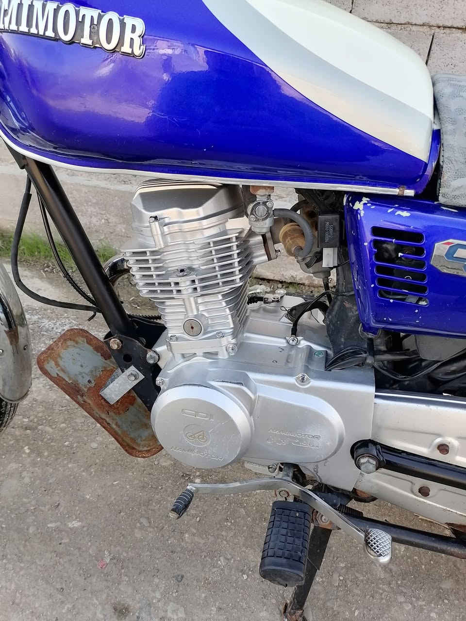 السلام عليكم من رخصة مدير الكروب دراجه نامه ماتور مديل ٢١ أوراق اصليه السعر ٦٥٠ رقم تلفون ***********
