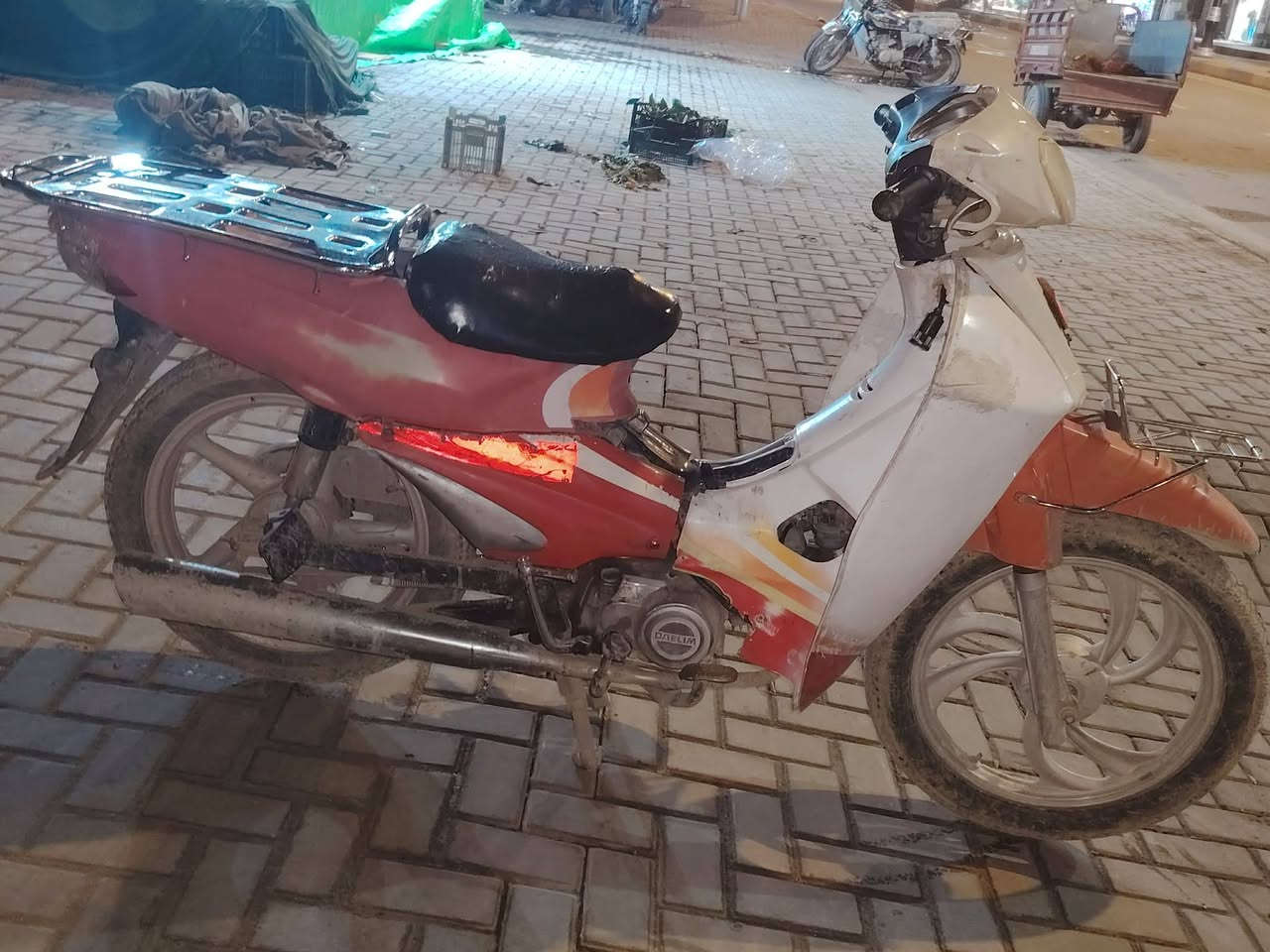 للبيع للبيع 
ماطور سرفيس بنز مكينه خير من الله 
لاتنقيص لا تبخير كهربائياته شغاله عوزه ترتيب بسيط 
السعر 350 وبي مجال بسيط 
***********
