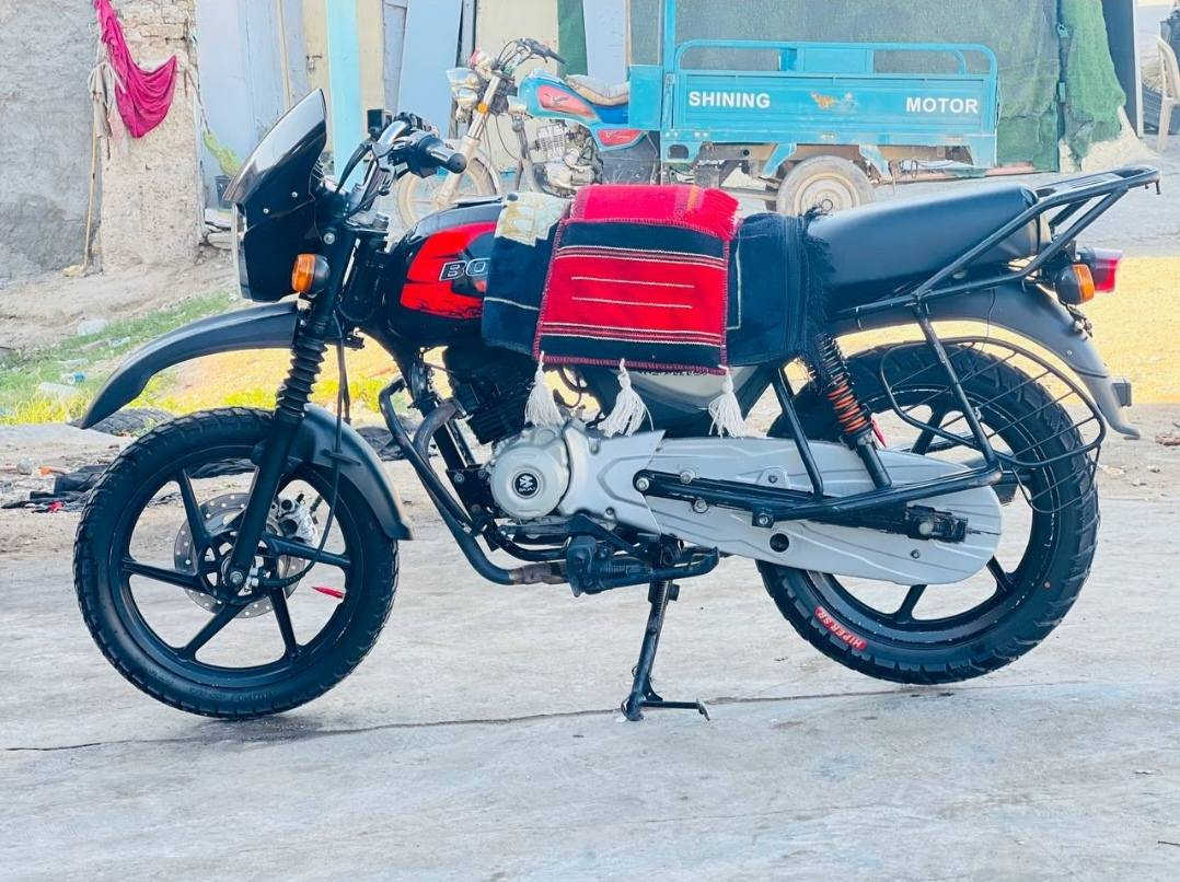 السلام عليكم.      دراجه بوكسر اصولي للبيع مديل 20 طالعه بنهايت ل 20
دراجه بلاد من تاير للتاير مكينه مكفوله من كلشي
كهربائيات بلاد كلشي شغال علئ وضع لشركه
دراجه مال جناي جانت مضمومه تجي وشف 

#السعر 1350 اوبيهاا مجال حك لجيه
                                                      مكاني كربلاء 
رقمي ***********
