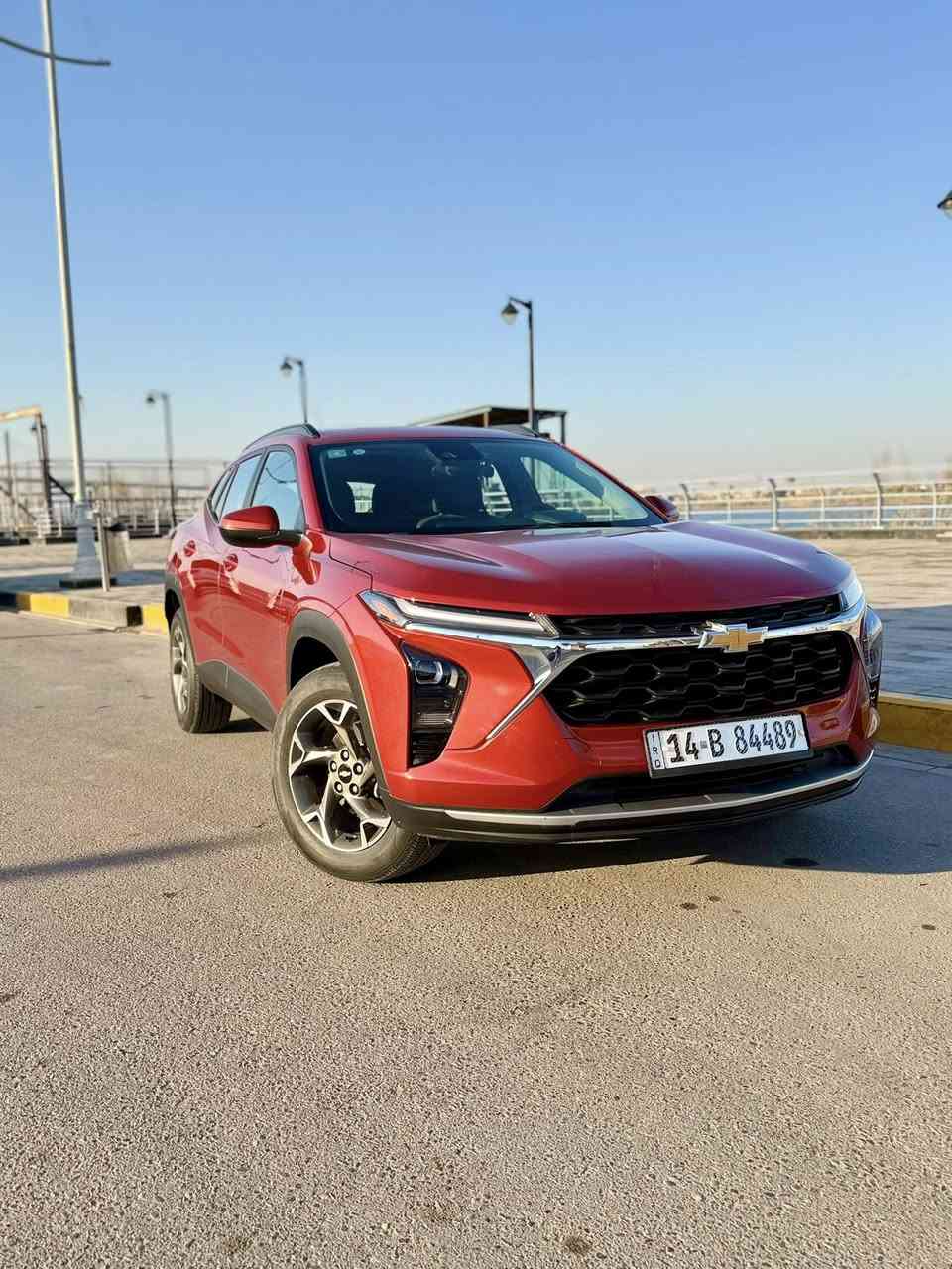 السلام عليكم 
 شفرليت تراكس TRAX  
مديل  - ٢٠٢٤
اللون - برتقالي 
المحرك - ١٢٠٠ تيربو
ماشية  - (14) الف مايل 
مرقم و كامل تحويل مباشر يمته ما تريد 
المواصفات (LT 2 ) فول مواصفات للاخير 
بصمه تشغيل و بصمه ابواب 
فتحة ( تنتة ) 
شاشة  (١٣ ) انش جبيرة
العينة الكترونيه
تدفئة كشنات
تدفئة ستيرن 
رادار امامي 
رادار خلفي 
محافظة على المسار 
كامرة خلفية
حساسات خلفية
نقطة عمياء 
تشغيل عن بعد 
داخل اسود و ابيض 
— السيارة وارد امريكي و ضررها غرق تعمل و تسير  
مكفوله من كلشي  مكينه و كير و تبريد و كهربائيات 
كفالة عامه بدون اي مسج بالعينة
رقم الشاصي kl77lhe29rc196303

〽️〽️ سعر السيارة 158 ورقة 〽️〽️
🪃🪃 رقم التلفون *********** 🪃🪃
