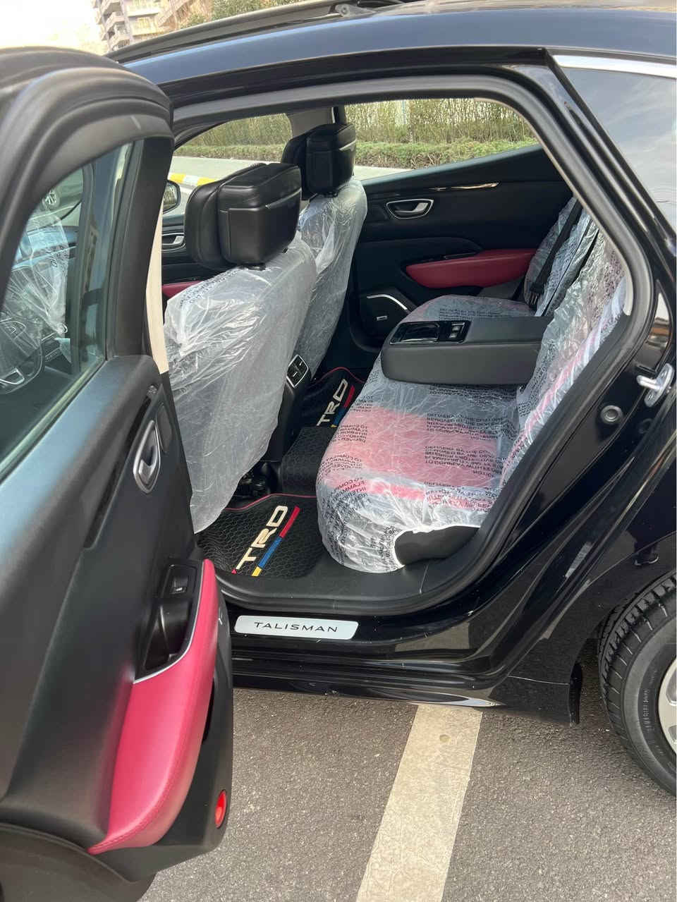 ‏‎ڕینۆ تالیسمان ٢٠١٨ ‎فوول مواسەفات
بێ بۆیاخ 
‏‎مەکینە ١٦ی تۆربۆ
١١٠ هەزار ڕۆیشتووە
سەنەوی تا ٢٠٢٧ ‎تازەیە 
زۆر خاوێن ڕاگیراوە 
ڕۆن و پێش و دوای تازە سێرڤز کراوە 
گێڕ و مەکینە و هەموو گیانی بەشەرت
‏‎کوشن جڵد، سارد و گەرم، کوشن خەزن
‏‎کوشن مەساج
‏‎کوشنی دواوە هیتەر
‏‎٥ مۆدی لێخوڕین
‏Eco, sport, neutral, comfort, perso
‏‎٥ ڕەنگی لیدی ناو سەیارە
‏‎٤ مۆدی گێچ
‏‎ڕاداری خەتی جادە
‏‎ڕاداری ئاوێنە
‏‎حاسەی ٣٦٠ پلە
‏‎ئۆتۆ پارک بە چوار شێواز
‏‎١٣ سەماعەی BOSE Surround Sound

‏‎١٢٧ وه‌ره‌قه‌ و مه‌جاله‌كی زۆر كه‌م
0770 120 9191
شوێن: سلێمانی السليمانية, العراق
