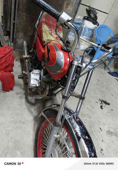 سلام وعليكم دراجه ايرانيه للبيع اربعه كير موديل 2022 دراجه حلوه شلعه معدل السعر  400 وبيع مجال ولا اكو مراوس ب خمسه كير مكان بغداد زعفرانيه ***********
