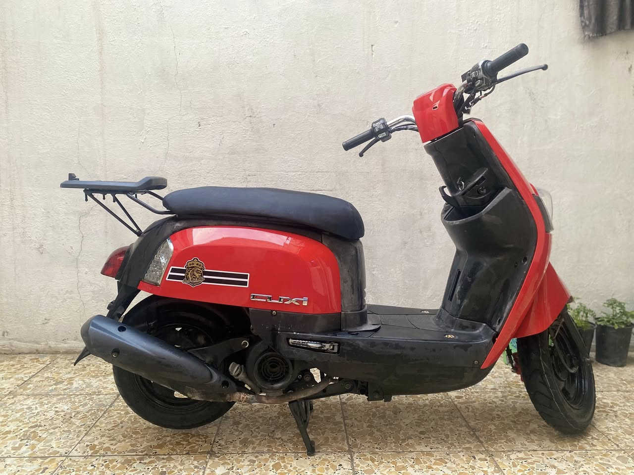 السلام عليكم دراجه بوليس للبيع دراجه كلش نضيفة سرعه ١٢٠ لون احمر وداخل اسود دراجه كلش حلوه 
السعر ٧٠٠ الف وبيه مجال حك الجيه
تواصل ***********
