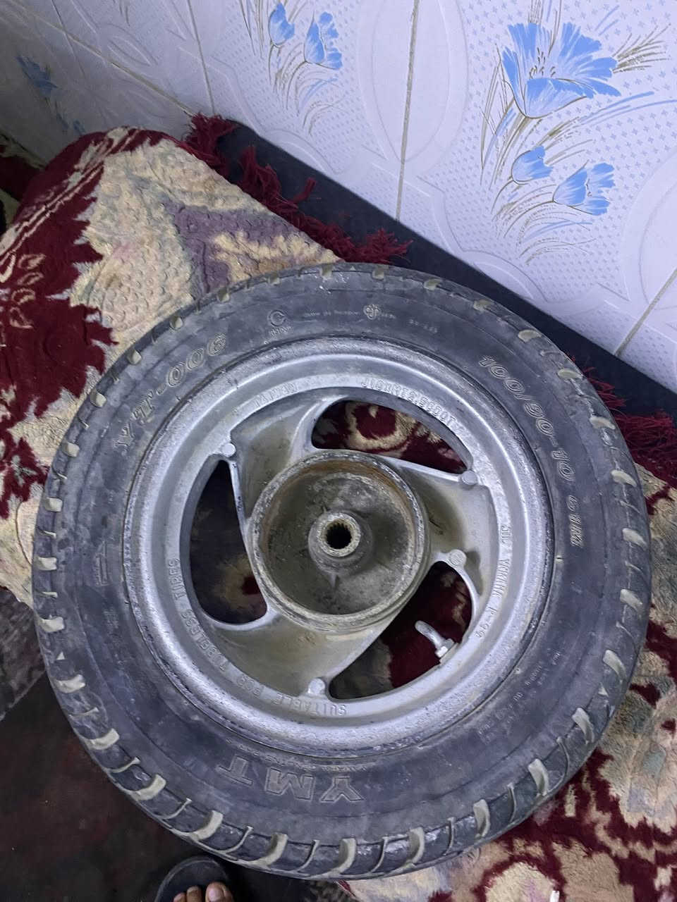 سلا عليكم ويل فراشه وره هوه وتاير للبيع سعر ٢٥ قفل 
مكلف بنشر رقم صاحب الويل ***********
