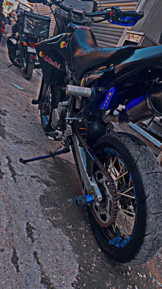 السلام عليكم قفاز كاوزاكي ربع مزوده مال لعب الدراجه مزوده من الاف للياء وياله سياحي وتايرات طلقة كلج طويله دوسات بريك عنابير تجوة رجل كامله الدراجه نكره بكل وكت اول ثاني ثالث تعليك بطناش فول الفول الدراجه بس ينرادلها جوين شوته  حالين الدراجه شغاله مابيها اي شكال رايدها بيع او مراوس شعندك ادخل خاص او اتصل ***********ملاحضه تجي تكلب وتقتنع يله تاخذ مكاني الكرخ
