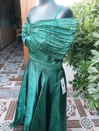 شلعة ملابس • فستان • نضافة ١٠٠٪