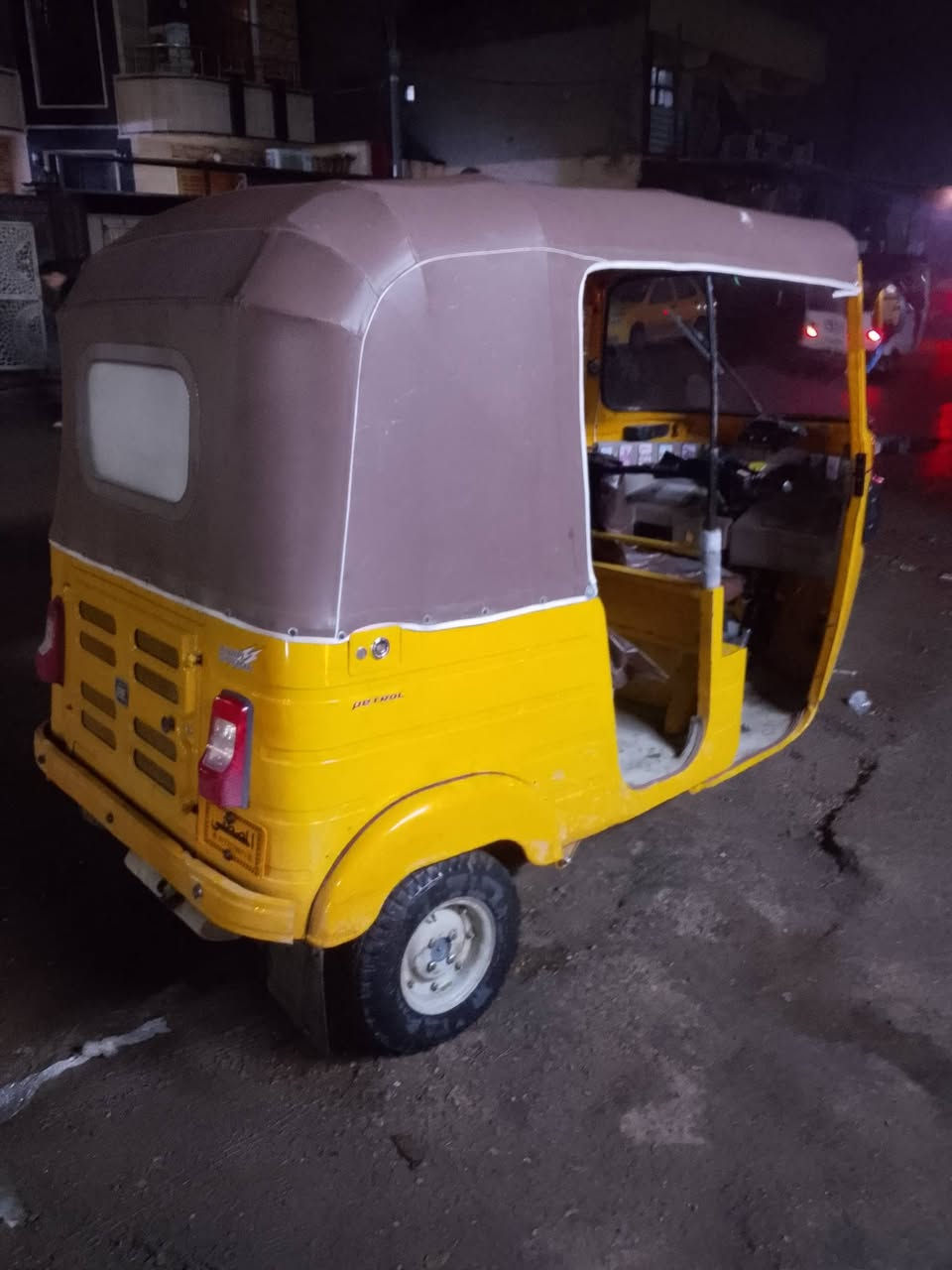 سلام عليكم تكتك 2018مكفوله بس دوس وبرد قليل بل لغد حلوه ميكينته خرسه تخم تاير جديد وسبير جديد مكاني بغداد الكماليه السعر 6 و300 وبيه مجال رقم ***********
