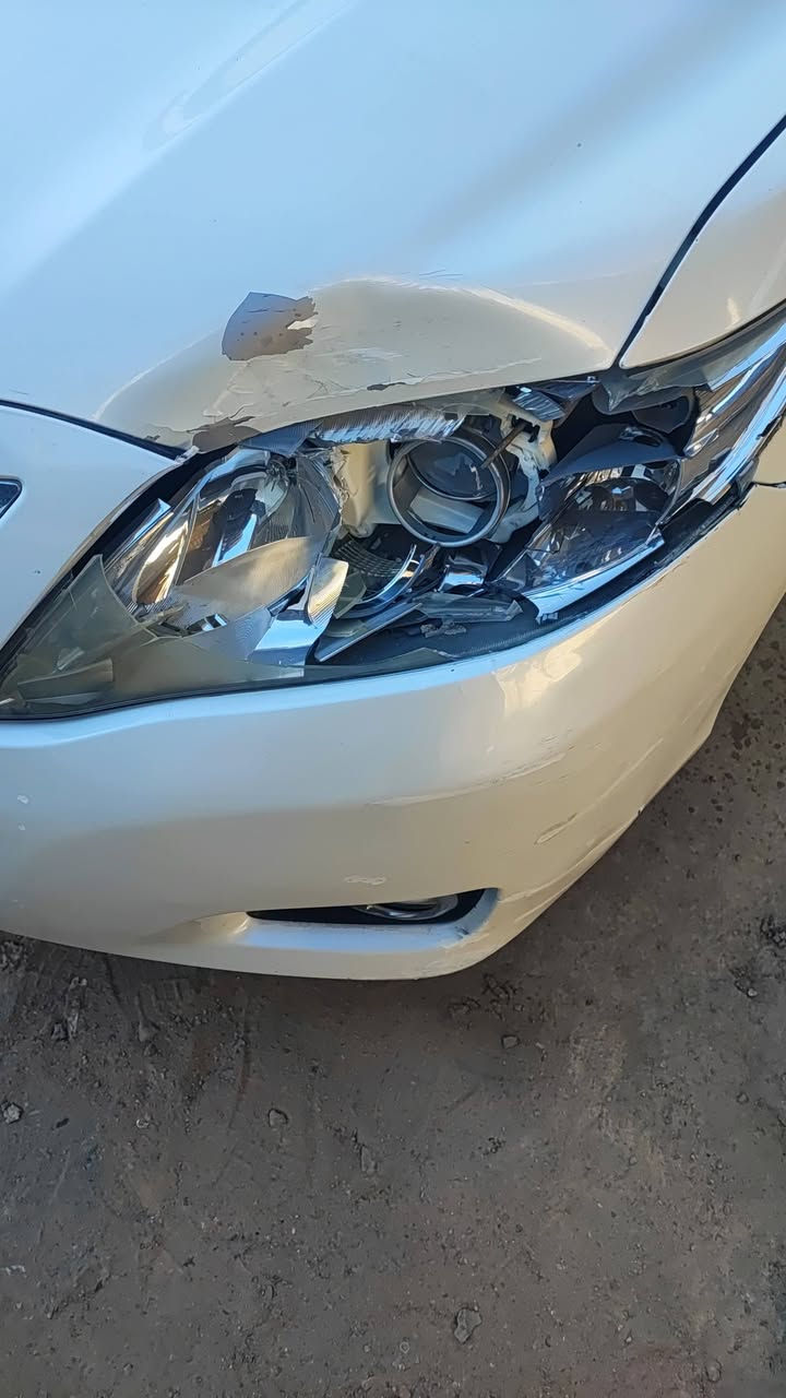 كاميري موديل ٢٠١٠ GLX ضربتها هذه فقط كما في الصورة ماشية ١٩٤ الف رقم بغداد اكتب سعر اللي يعجبك حسب قناعتك و نتفق
