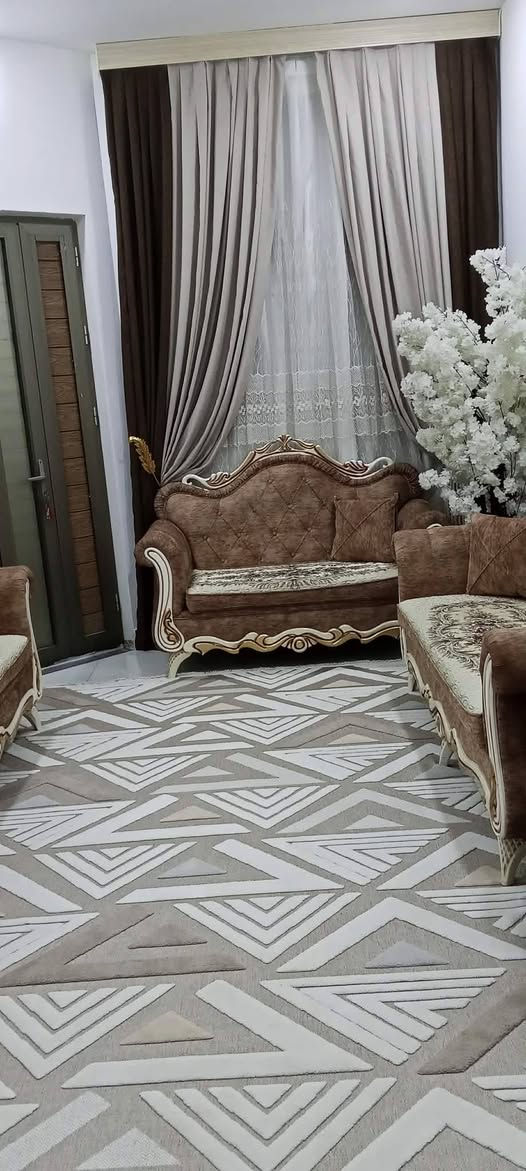 مشتمل طابو صرف 3 طوابق للبيع
- المساحة: 105 متر العنوان داموك
- البناء: حديث سنه 2025
- الطابق الأول غرفة ومطبخ وهول وستقبال 
-الطابق الثاني غرفتين نوم وهول وصحيات 🛋️
- الطابق الثالث بيتونه وسطحين
- كاونترخشب مطبخ تفصال هدية ويه البيت
- خدمات: ماء 💧، كهرباء ⚡، مجاري كاملة  🛣️
- الموقع: بدايه داموك قبل شارع المثلث بفرع 
- قريب من الشارع العام
- السعر: 170 مليون للاستفسار ‎***********
