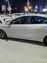 سياره فورتي موديل واحد وعشرين ماشيه ٧٧ ميل لييل واحد لون فضي حادثها بس...